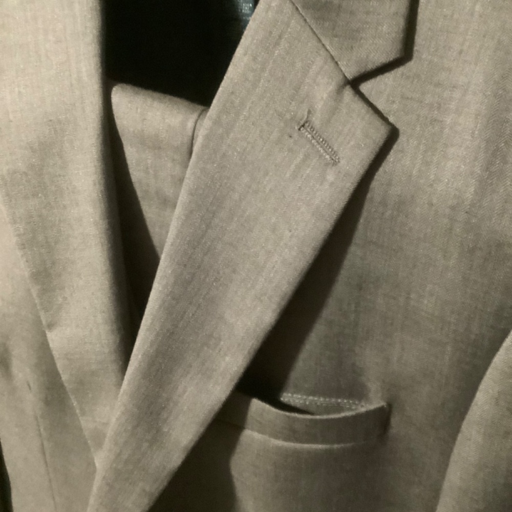 Perry Ellis Slim Fit 3-piece 40R Suit in grey herringbone - Like new!